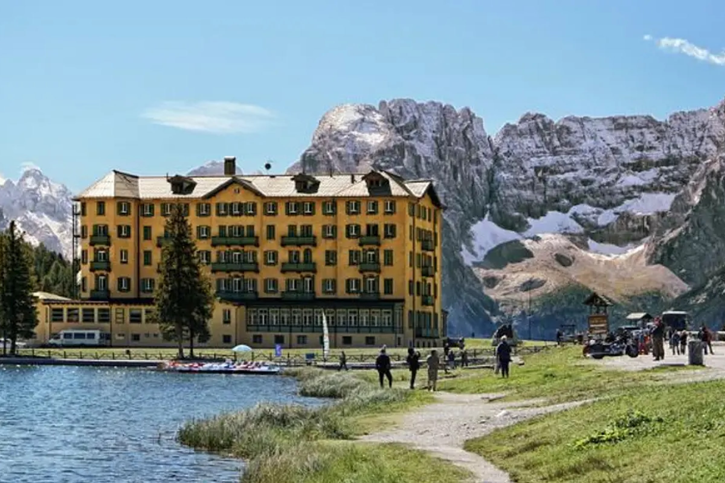 A day among the most beautiful mountains in the world, the Dolomites and Lake Braies